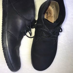 Black vivobarefoot shoes-